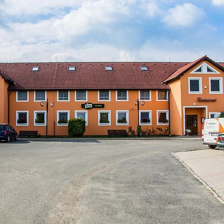 Hotel U Jezera Velky Osek Екстер'єр фото