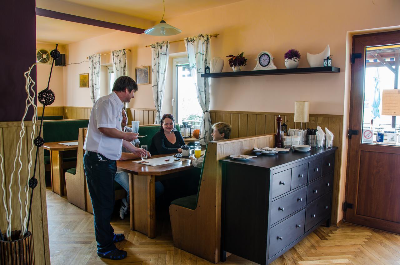 Hotel U Jezera Velky Osek Екстер'єр фото