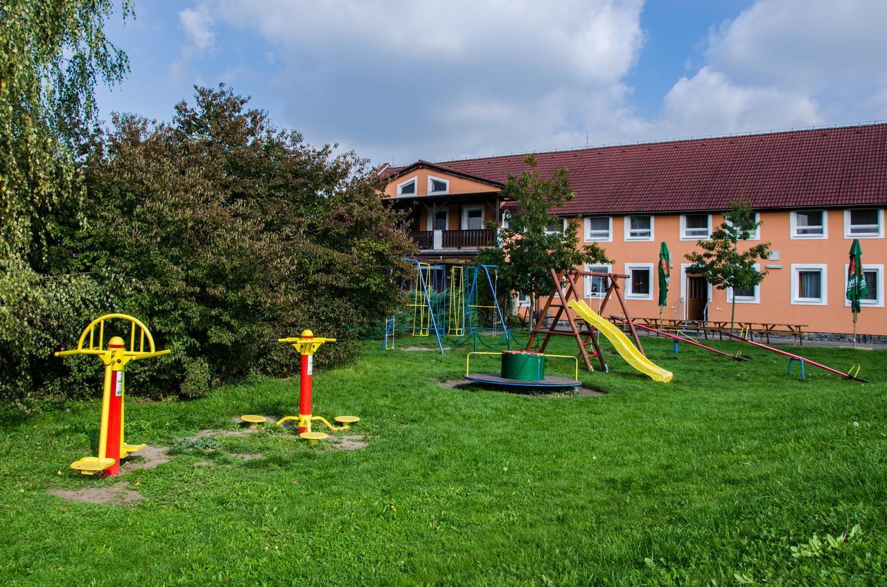 Hotel U Jezera Velky Osek Екстер'єр фото