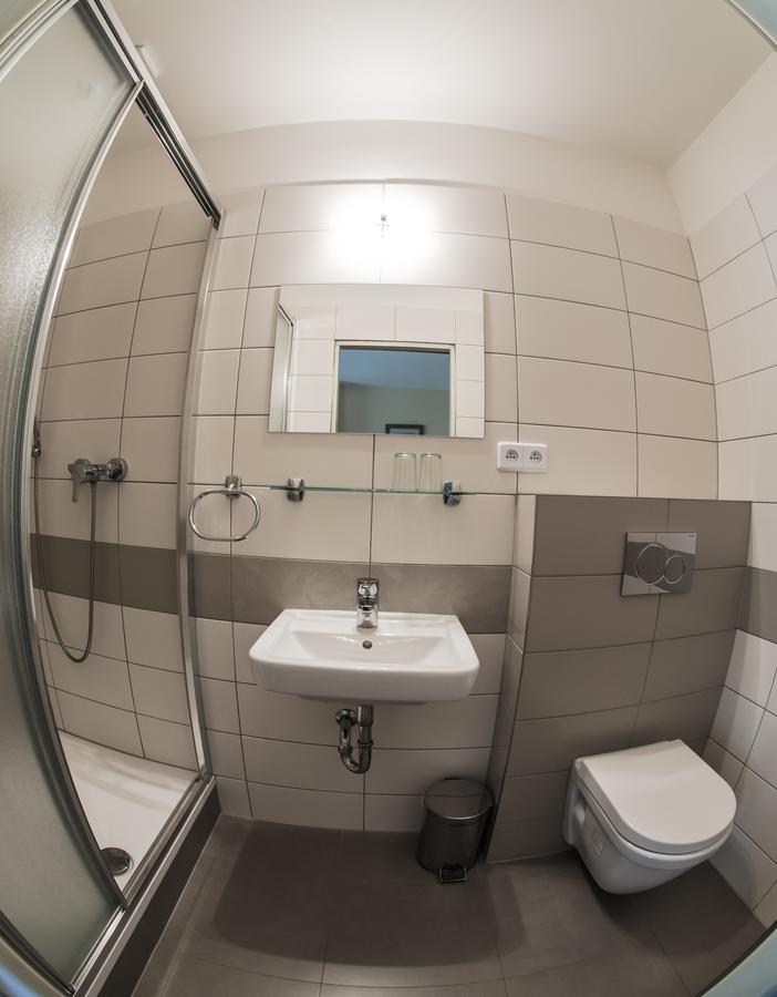 Hotel U Jezera Velky Osek Екстер'єр фото